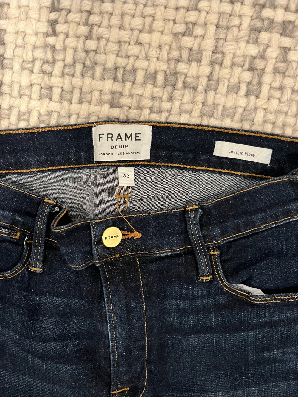 Frame Le High Flare Jeans - Picture 4 of 7